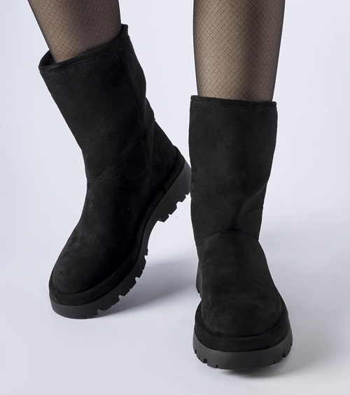 Černé zateplené kotníčkové boty s robustní podrážkou Flavia